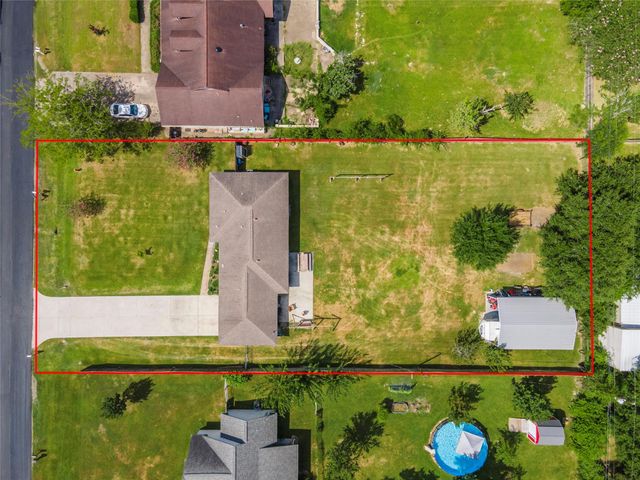 3231 W Meadow Lane, Dickinson, TX 77539