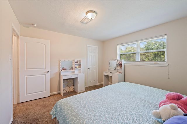 3231 W Meadow Lane, Dickinson, TX 77539