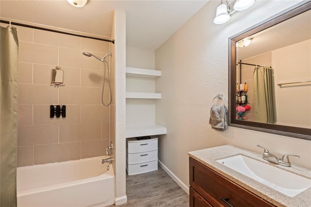 3231 W Meadow Lane, Dickinson, TX 77539