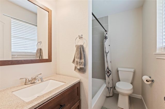 3231 W Meadow Lane, Dickinson, TX 77539