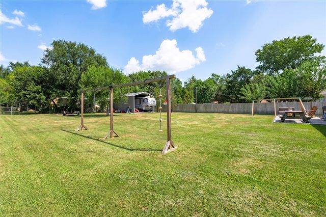 3231 W Meadow Lane, Dickinson, TX 77539