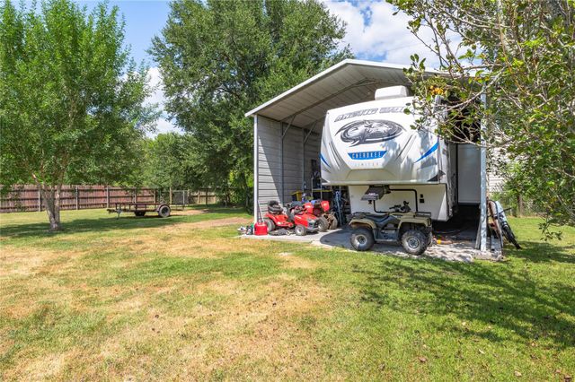 3231 W Meadow Lane, Dickinson, TX 77539