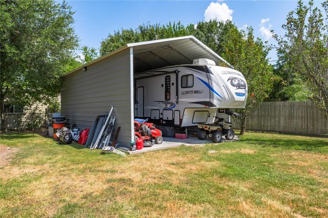 3231 W Meadow Lane, Dickinson, TX 77539