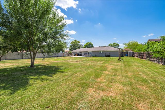 3231 W Meadow Lane, Dickinson, TX 77539