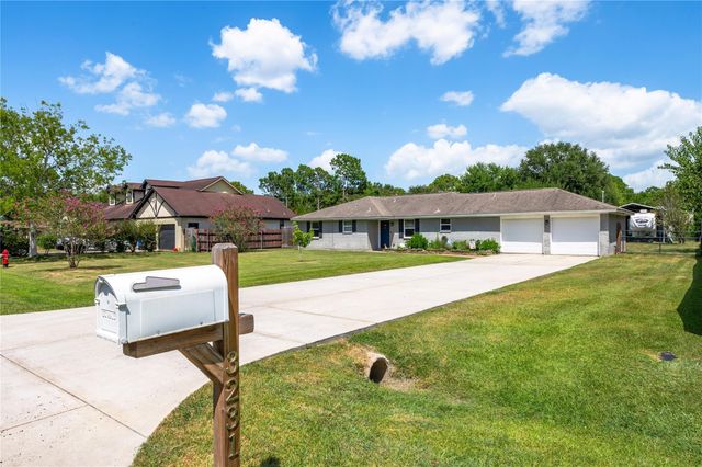 3231 W Meadow Lane, Dickinson, TX 77539
