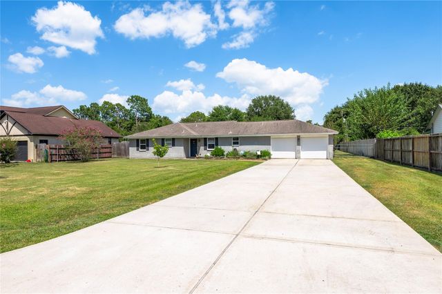 3231 W Meadow Lane, Dickinson, TX 77539