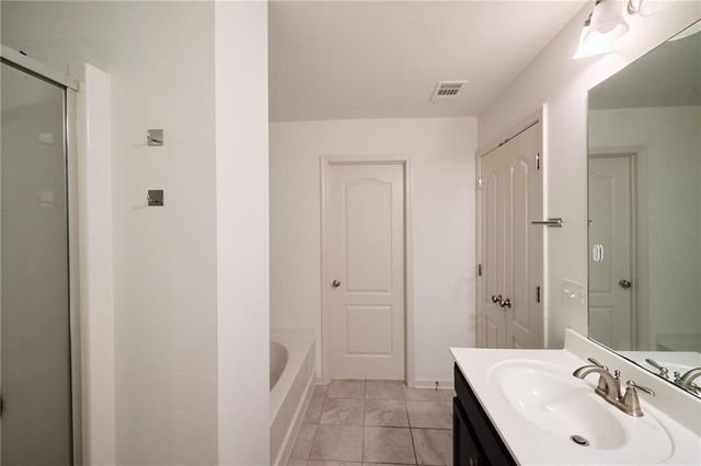 1942 Paxton Ridge Ct, Lilburn, GA 30047