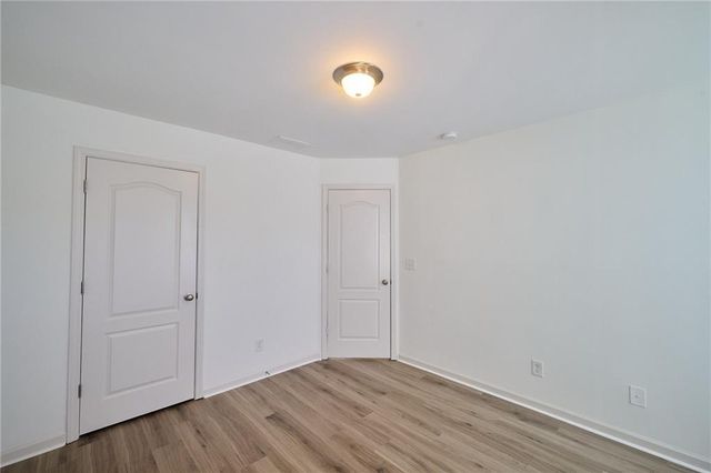 1942 Paxton Ridge Ct, Lilburn, GA 30047