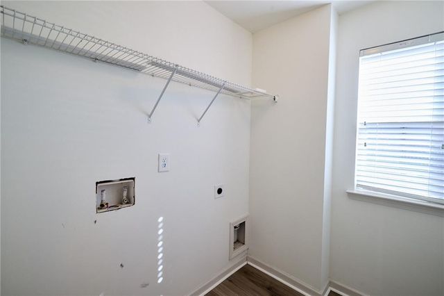 1942 Paxton Ridge Ct, Lilburn, GA 30047