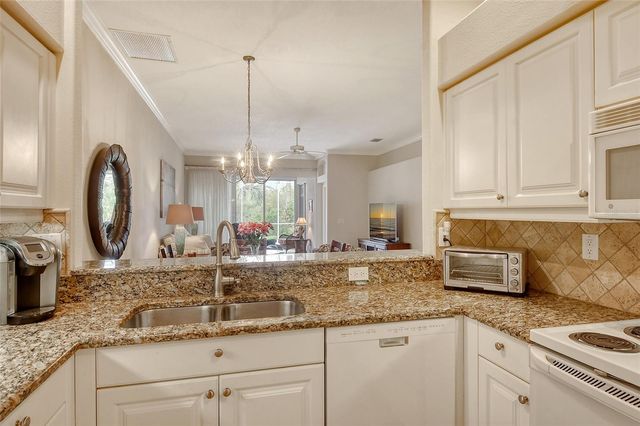 9411 FOREST HILLS CIRCLE, Sarasota, FL 34238