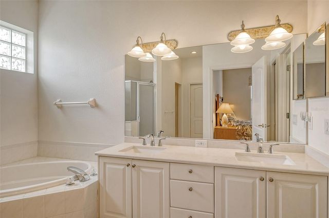 9411 FOREST HILLS CIRCLE, Sarasota, FL 34238