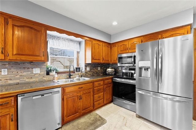 1611 NE Duchess Drive, Lee's Summit, MO 64086