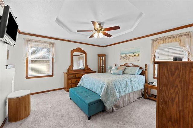 1611 NE Duchess Drive, Lee's Summit, MO 64086