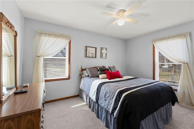 1611 NE Duchess Drive, Lee's Summit, MO 64086