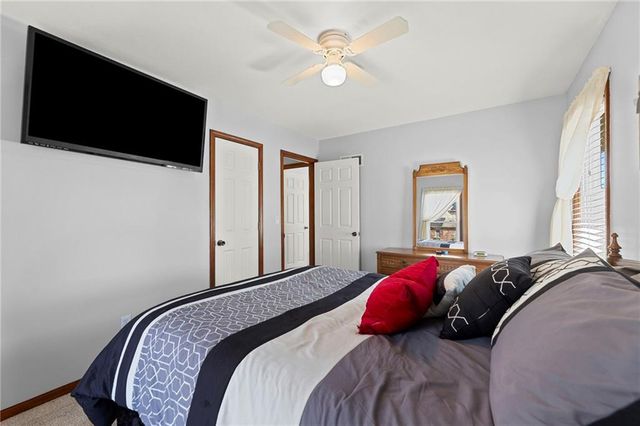 1611 NE Duchess Drive, Lee's Summit, MO 64086