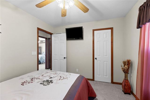 1611 NE Duchess Drive, Lee's Summit, MO 64086