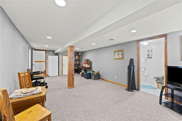 1611 NE Duchess Drive, Lee's Summit, MO 64086