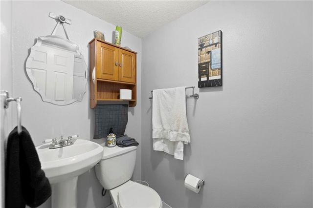 1611 NE Duchess Drive, Lee's Summit, MO 64086