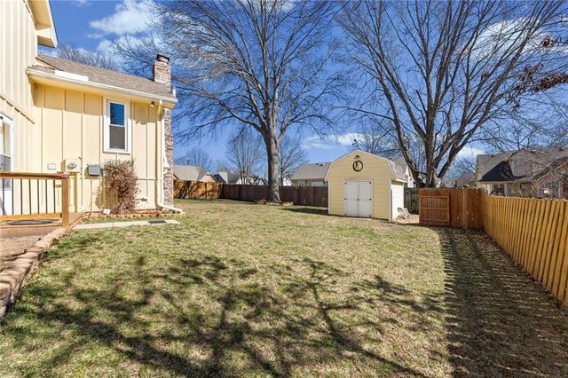 1611 NE Duchess Drive, Lee's Summit, MO 64086