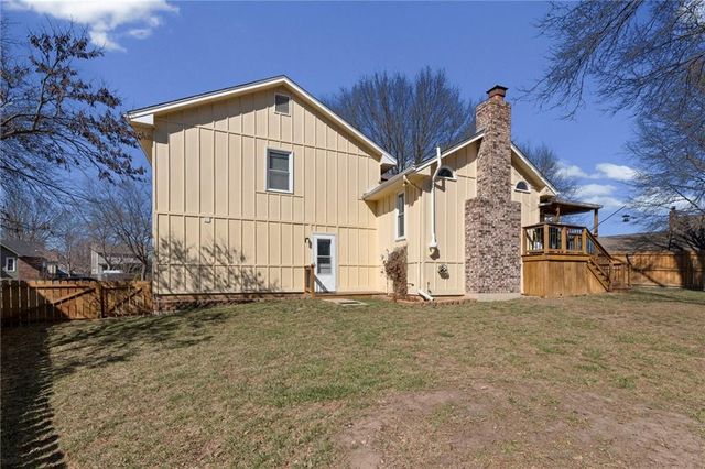 1611 NE Duchess Drive, Lee's Summit, MO 64086