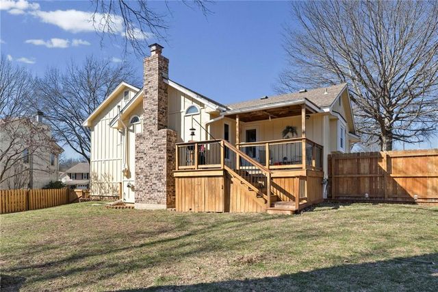 1611 NE Duchess Drive, Lee's Summit, MO 64086