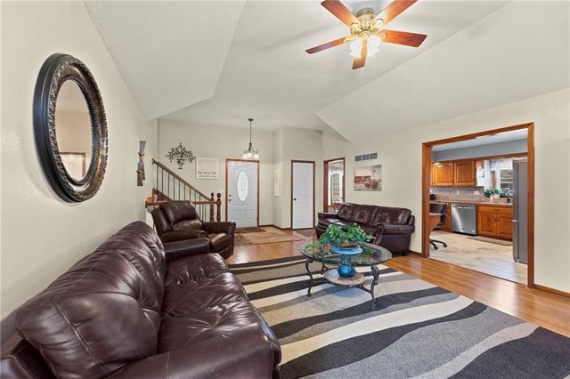 1611 NE Duchess Drive, Lee's Summit, MO 64086