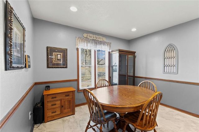 1611 NE Duchess Drive, Lee's Summit, MO 64086