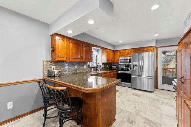 1611 NE Duchess Drive, Lee's Summit, MO 64086