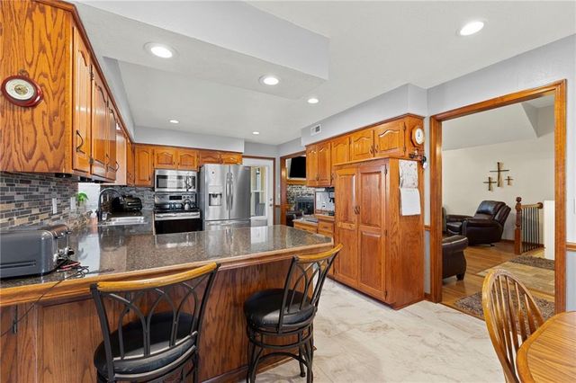 1611 NE Duchess Drive, Lee's Summit, MO 64086