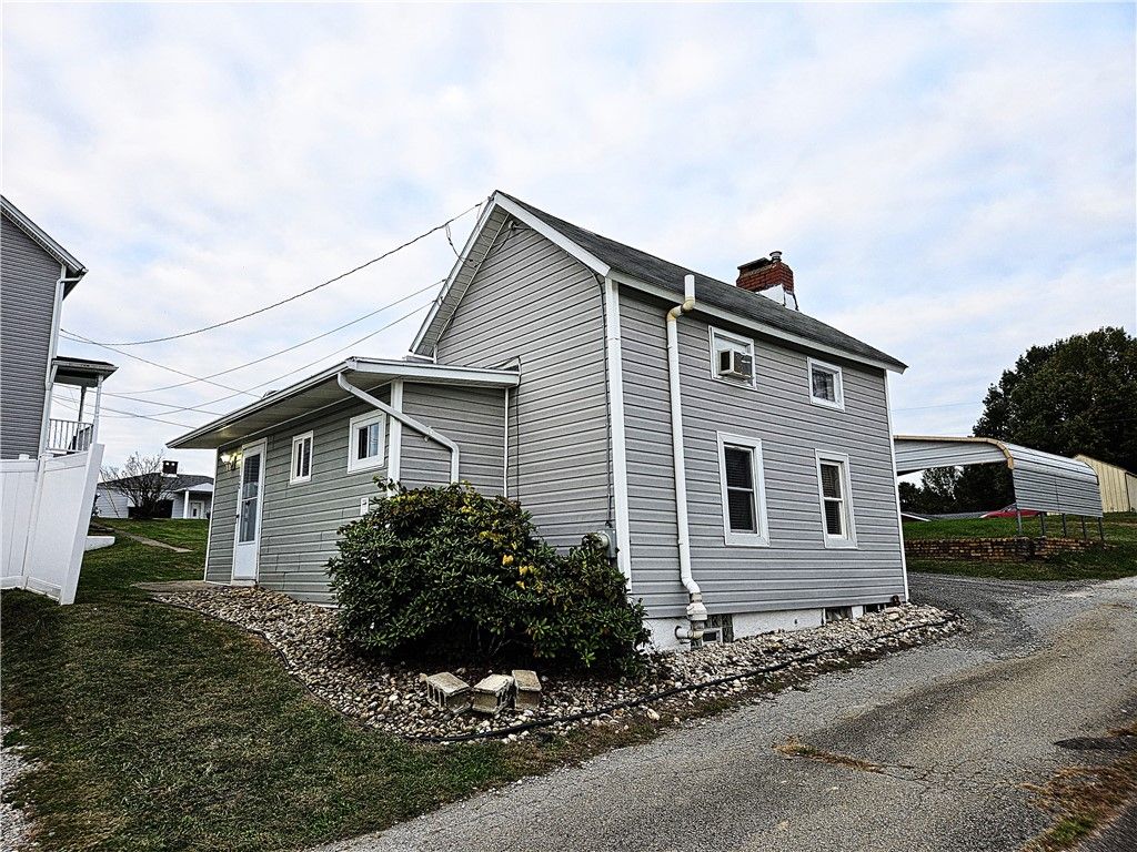 10 Eggers Ave, Belle Vernon, PA 15012