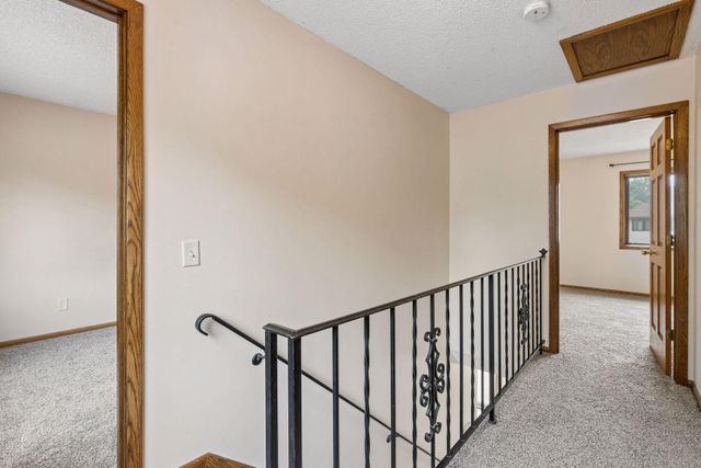 8605 Maplebrook Parkway N, Brooklyn Park, MN 55445
