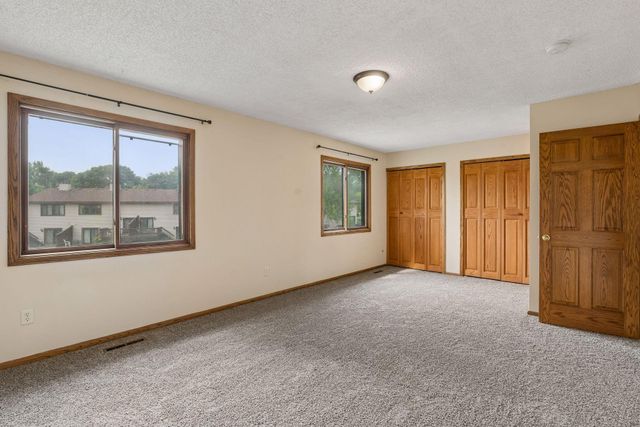 8605 Maplebrook Parkway N, Brooklyn Park, MN 55445