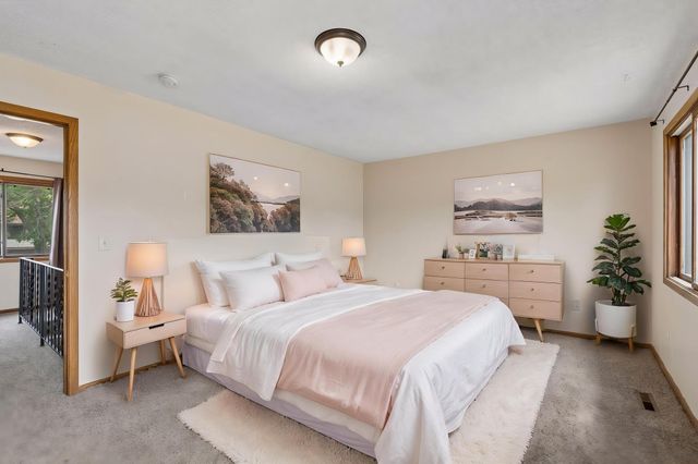 8605 Maplebrook Parkway N, Brooklyn Park, MN 55445