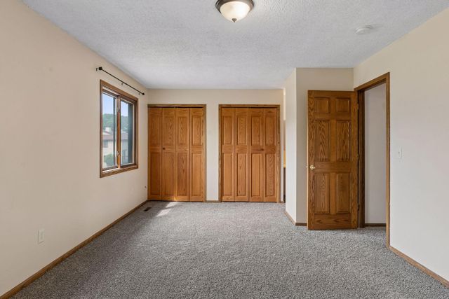8605 Maplebrook Parkway N, Brooklyn Park, MN 55445