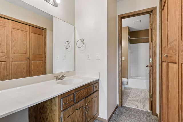 8605 Maplebrook Parkway N, Brooklyn Park, MN 55445