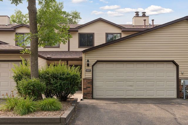 8605 Maplebrook Parkway N, Brooklyn Park, MN 55445