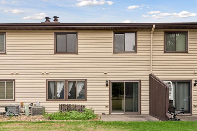 8605 Maplebrook Parkway N, Brooklyn Park, MN 55445