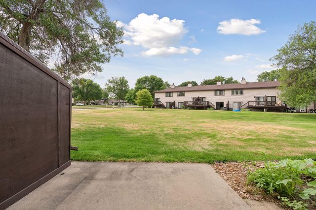8605 Maplebrook Parkway N, Brooklyn Park, MN 55445