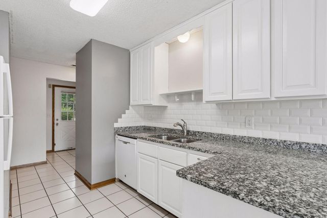 8605 Maplebrook Parkway N, Brooklyn Park, MN 55445