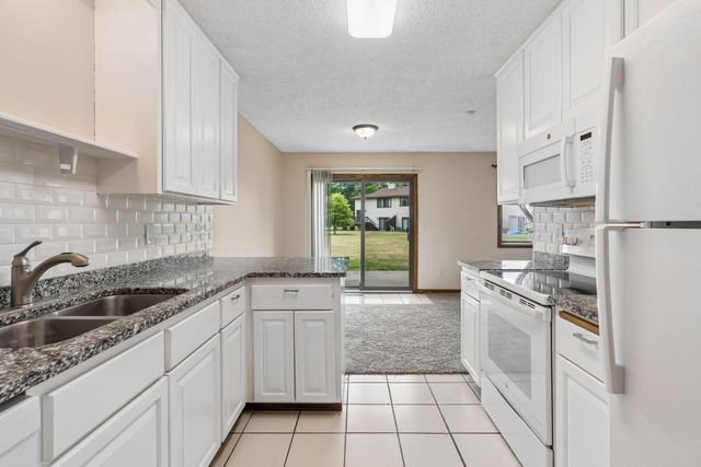 8605 Maplebrook Parkway N, Brooklyn Park, MN 55445