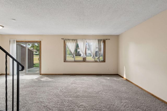 8605 Maplebrook Parkway N, Brooklyn Park, MN 55445