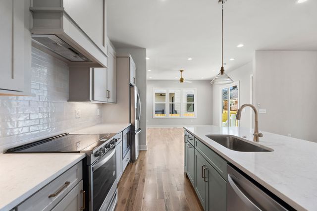 1810 Owen St, Nashville, TN 37208