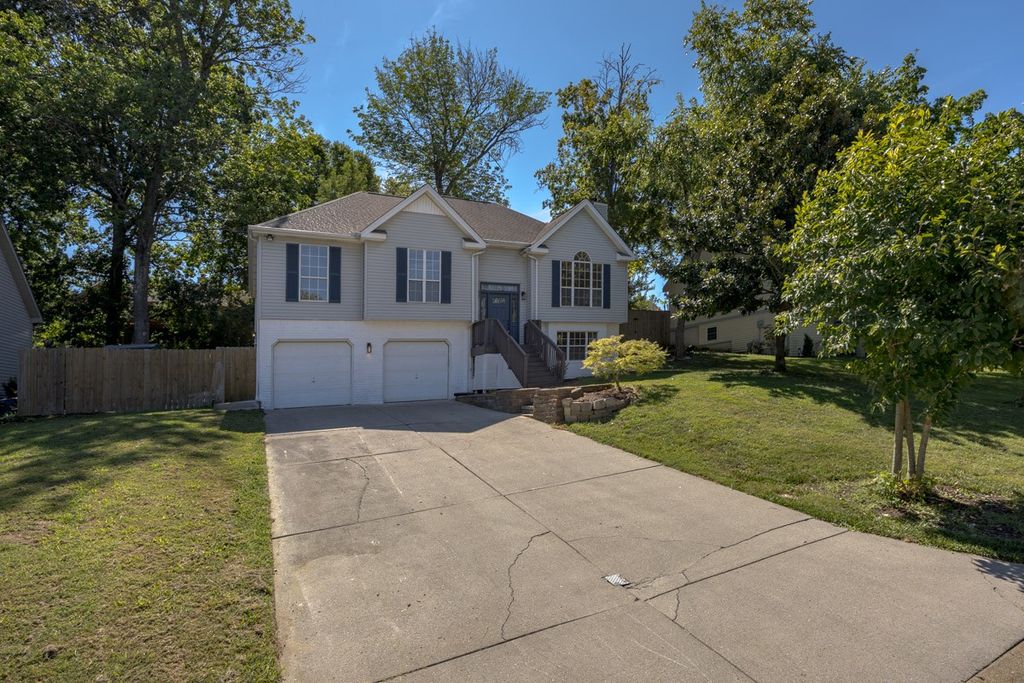 629 Knollwood Dr, La Vergne, TN 37086