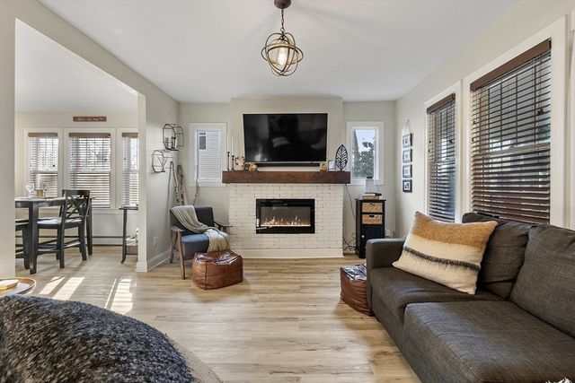 12 Brown St, Maynard, MA 01754