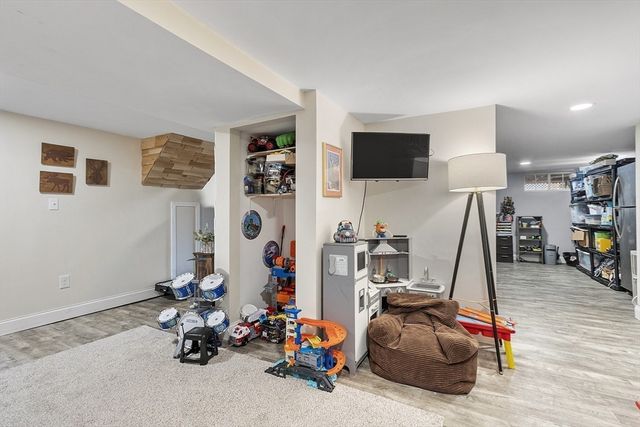 12 Brown St, Maynard, MA 01754