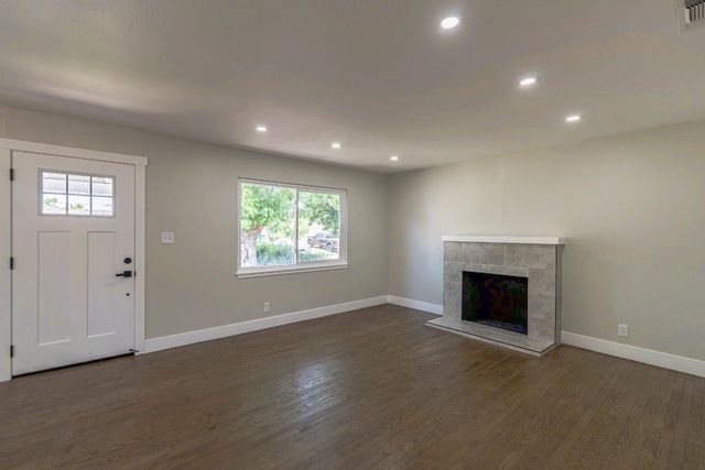 5111 71st St, Sacramento, CA 95820