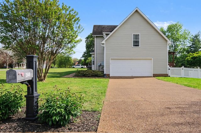 2649 Douglas Ln, Thompsons Station, TN 37179