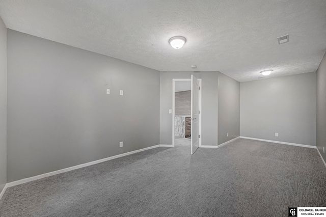 6921 NW 4th Street, Lincoln, NE 68521