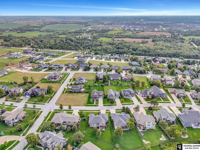 6921 NW 4th Street, Lincoln, NE 68521