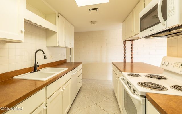 224 N Camino Del Vate, Green Valley, AZ 85614